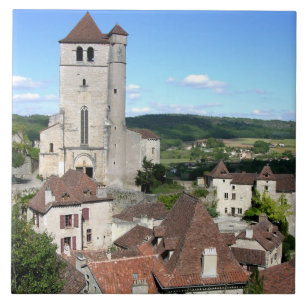 Ansicht des Dorfs und der Kirche (Foto) Fliese
