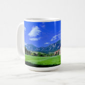 Ansicht des Flatirons vom CU Boulder-Campus Kaffeetasse (Vorderseite Links)