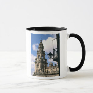 Ansicht des Glockenturms an der Ecke von Tasse