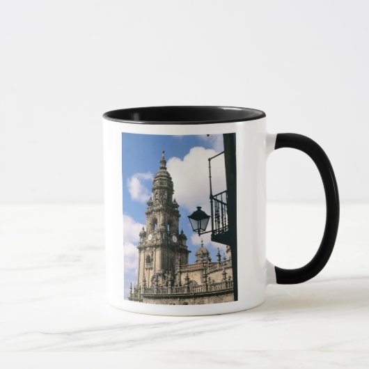 Ansicht des Glockenturms an der Ecke von Tasse (Rechts)