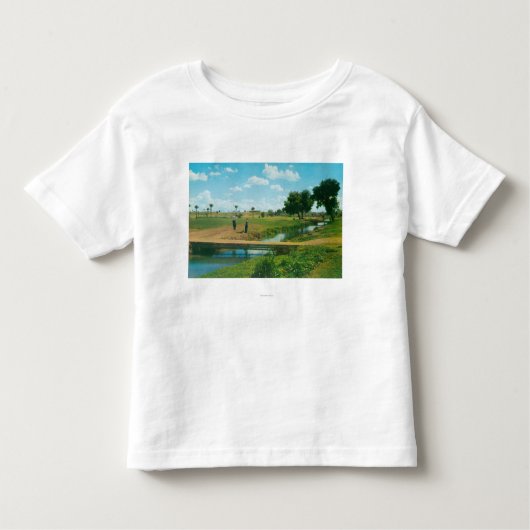 Ansicht des Golfspielers Ball schlagend Kleinkind T-shirt (Vorderseite)
