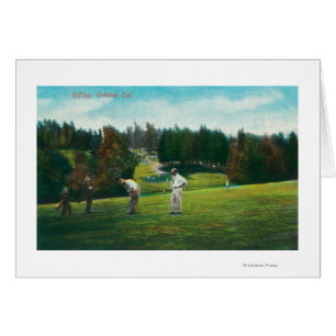 Ansicht des Golfspielers ungefähr bereit zu