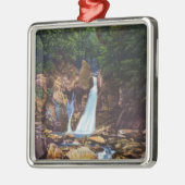 Ansicht des Heftigen Schlags-Bish fällt nahe Ornament Aus Metall (Links)