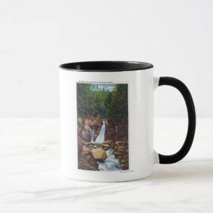 Ansicht des Heftigen Schlags-Bish fällt nahe Tasse