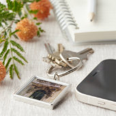 Ansicht des Museumseingangs Schlüsselanhänger (Seite)