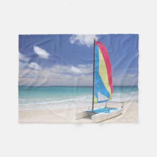 Ansicht des Strandes mit Segelboot Fleecedecke (Vorderseite (Horizontal))