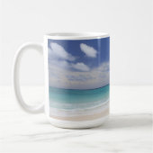 Ansicht des Strandes mit Segelboot Kaffeetasse (Links)
