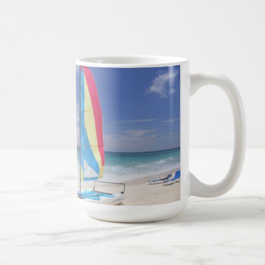 Ansicht des Strandes mit Segelboot Kaffeetasse (Rechts)