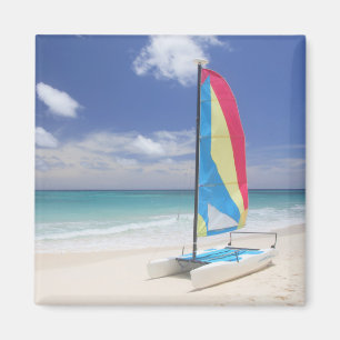 Ansicht des Strandes mit Segelboot Magnet
