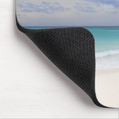 Ansicht des Strandes mit Segelboot Mousepad (Ecke)