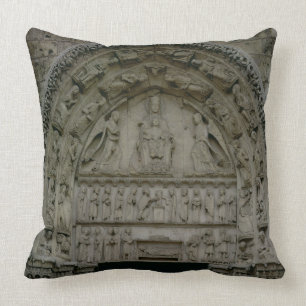 Ansicht des Tympanum, der Madonna und das Chi Kissen