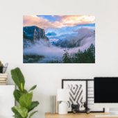 Ansicht des Yosemite-Tunnels mit Nebel Poster (Heimbüro)