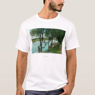 Ansicht einer Boots-Landung auf dem russischen T-Shirt