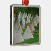 Ansicht eines indischen Dorfs und des Pendletons Silbernes Ornament (Rechts)