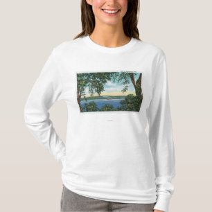 Ansicht eines Steamboat auf dem See T-Shirt