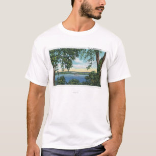 Ansicht eines Steamboat auf dem See T-Shirt