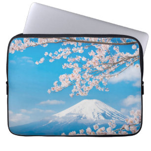 Ansicht vom Fujisan mit Kirschblüten Laptopschutzhülle