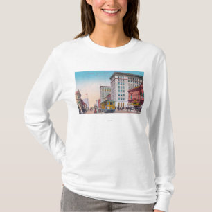 Ansicht von Broadway mit Straße CarOakland, CA T-Shirt