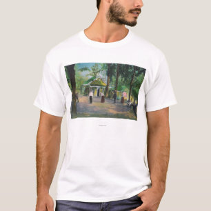 Ansicht von ein Krokett GameHarbin Frühlingen, CA T-Shirt
