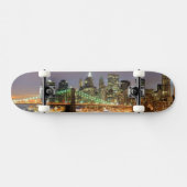 Ansicht von Lower Manhattan und von Skateboard (Horizontal)