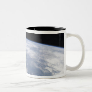 Ansicht von Planet Erde vom Raum Zweifarbige Tasse