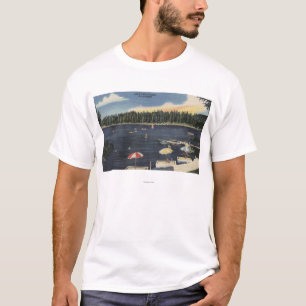 Ansicht von See, Ufer von Bäumen gesäumt T-Shirt