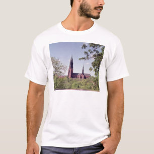Ansicht von Uppsala-Kathedrale vom Schloss T-Shirt