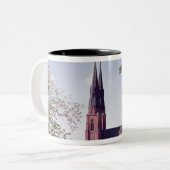 Ansicht von Uppsala-Kathedrale vom Schloss Zweifarbige Tasse (Vorderseite Links)