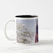 Ansicht von Uppsala-Kathedrale vom Schloss Zweifarbige Tasse (Links)