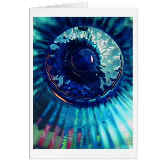 Anstarren hinunter die Flasche (Vorne)