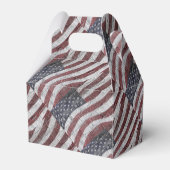 Anstrichene amerikanische Fahne an der Ziegelwand Geschenkschachtel (Rückseite)