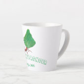 Ant mit einem großen Blatt Milchtasse (Rechte Ecke)
