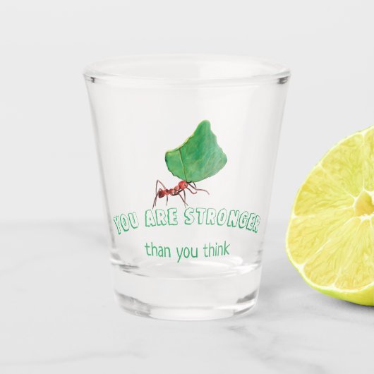 Ant mit einem großen Blatt Schnapsglas (Vorderseite)