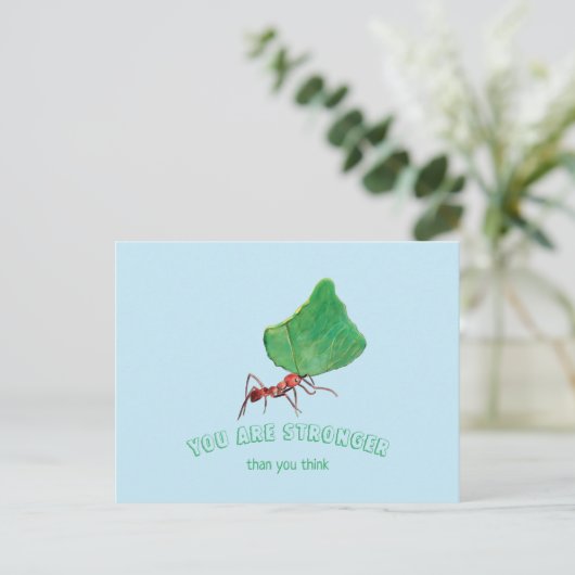 Ant trägt großes Blatt - Sie sind stark Postkarte (Stehend Vorderseite)