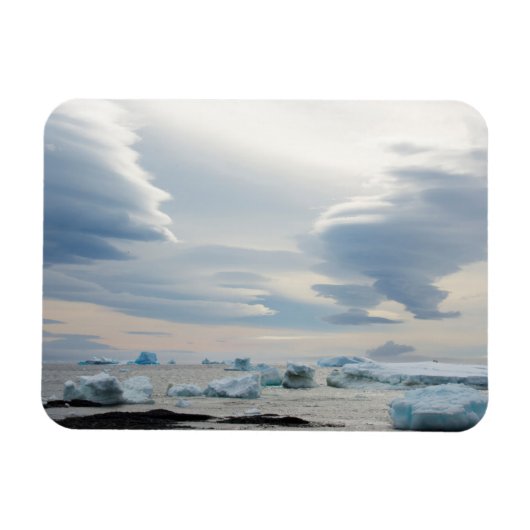 Antarctica. Brown Bluff. Lenticularwolken Magnet (Horizontal)