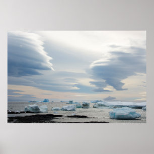 Antarctica. Brown Bluff. Lenticularwolken Poster
