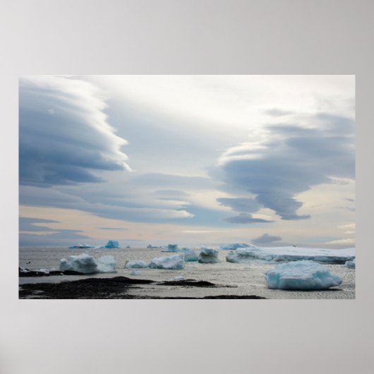 Antarctica. Brown Bluff. Lenticularwolken Poster (Vorne)