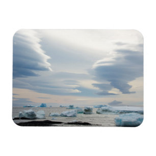 Antarktika. Brown Bluff. Linsenförmige Wolken Magnet
