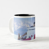 Antarktis, Ross Island, McMurdo Station, USCG Zweifarbige Tasse (Vorderseite Links)