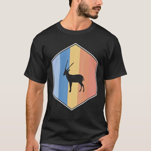 Antelope mit Retrofarben in einem Hexagon T-Shirt (Vorderseite)