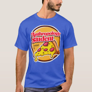 Anthropologiestudentin mit Pizza T-Shirt