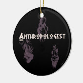 Anthropologin mit prähistorischer Venus-Göttin Keramik Ornament (Links)