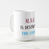 Anti-MAGA-Botschaft Kaffeetasse (Vorderseite Links)