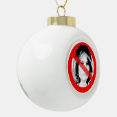 Anti Melania Trump hat das Gesicht verdrängt Keramik Kugel-Ornament (Links)