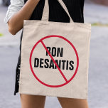 Anti Ron DeSantis Florida Demokrat Politisch Tragetasche<br><div class="desc">Stehen Sie sich gegen Gouverneur Ron DeSantis und seine hasserfüllte Politik in der Politik von Florida. Ein roter Durchstich auf einem Anti DeSantis Totbeutel.</div>