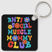 Anti Social Muscle Mommy Club Bewachung des Hügels Schlüsselanhänger (Rückseite)