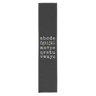 Anti-Trump Alphabet - Nope V Kurzer Tischläufer