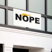 Anti-Trump Banner (Äußeres Gebäude)