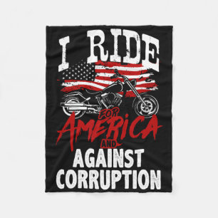 Anti-Trump-Biker widerstehen gegen Korruptionsprot Fleecedecke
