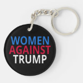 Anti-Trump - Frauen gegen Trump Schlüsselanhänger (Rückseite)